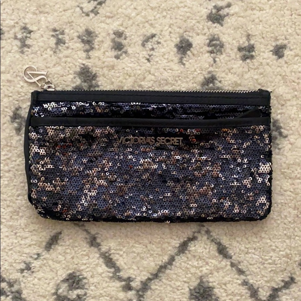 *3-for-10 item* VICTORIAS SECRET // Cosmetic Bag